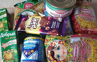 Мамы со всей России показали, что входит в продуктовые наборы для школьников (фото)