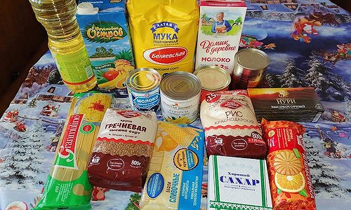 Мамы со всей России показали, что входит в продуктовые наборы для школьников (фото)