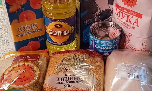 Мамы со всей России показали, что входит в продуктовые наборы для школьников (фото)