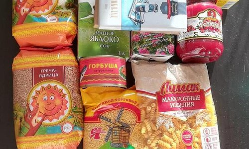 Мамы со всей России показали, что входит в продуктовые наборы для школьников (фото)