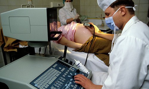 В Минздраве Краснодарского края попросили беременных самим шить маски перед посещением гинеколога