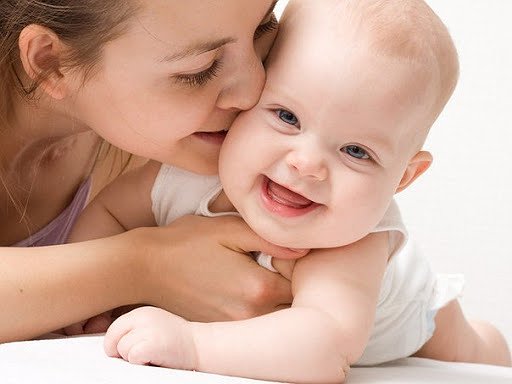 Уникальные свойства грудного молока (формирование иммунитета ребенка (и др.) связаны с питанием кормящей матери? (задали 62,75% женщин)