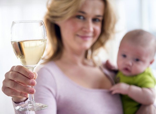 Можно ли принимать алкоголь во время лактации?  (задали 41,59% женщин)