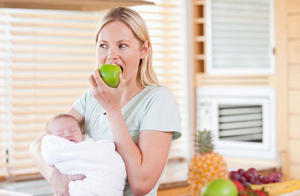 Влияют ли продукты, которые ест мама, на вкус грудного молока? (задали 65,91% женщин)