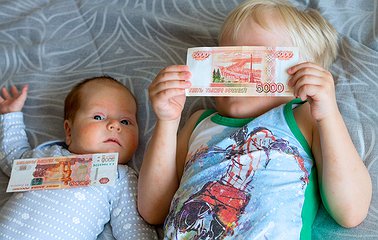 Все, что вам нужно знать про "путинские" выплаты на первого и второго ребенка
