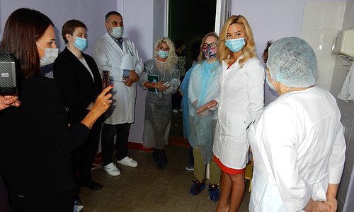 Омский министр здравоохранения и федеральный модератор площадки «Демография» ОНФ посетили роддом №2
