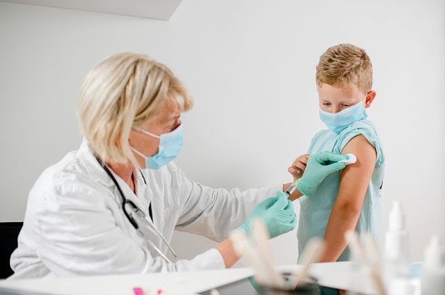 Вакцинирование в школе. Как детей прививают от гриппа?