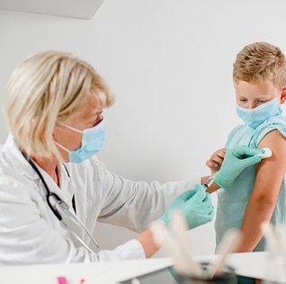 Вакцинирование в школе. Как детей прививают от гриппа?