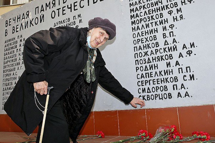 Памятник рабочим комбината в Текстильщиках сохранят по просьбам жителей