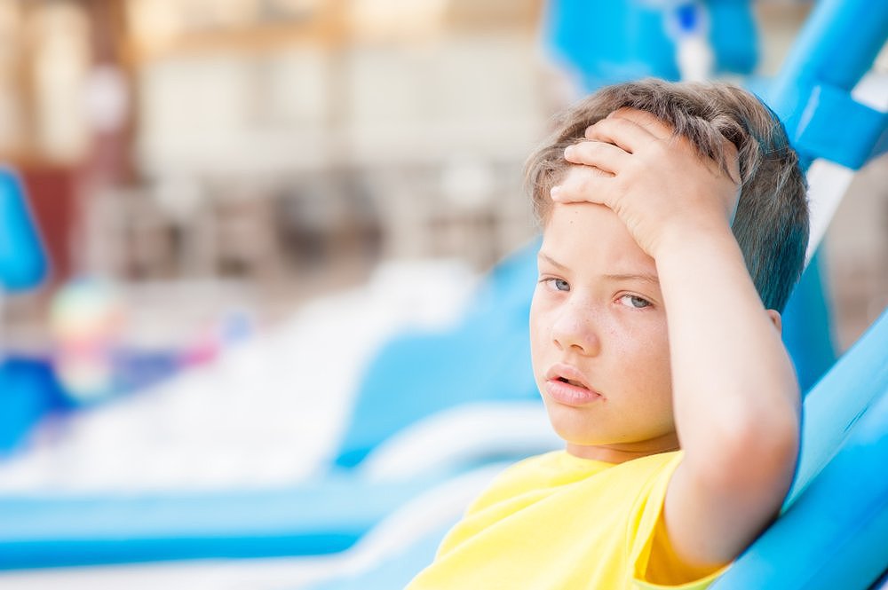 Какие симптомы указывают на тепловой удар у детей?