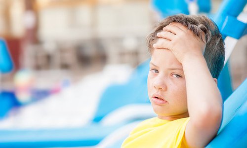 Какие симптомы указывают на тепловой удар у детей?