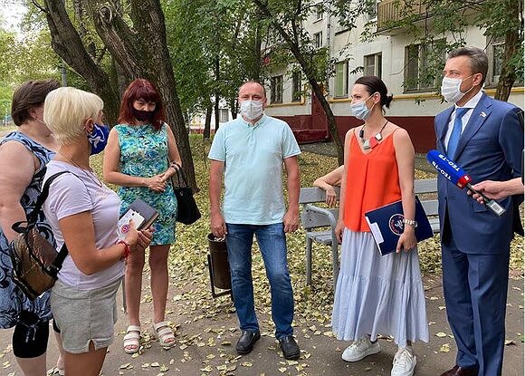 Буцкая и Выборный поддержали жителей Новогиреева, обеспокоенных "резиновой квартирой"