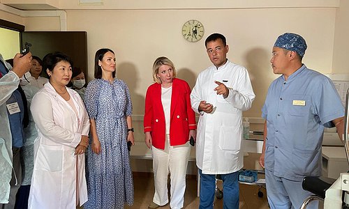 Депутат Госдумы Татьяна Буцкая и Ольга Балабкина посетили Якутскую офтальмологическую больницу