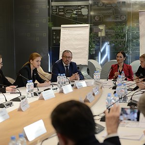 «Плюс 10 в год» - круглый стол с представителями отечественного бизнеса.