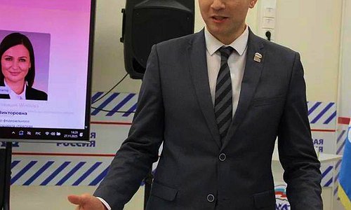 «Грудное вскармливание – основа здоровья малыша»: в Курской области вручили плакаты о грудном вскармливании